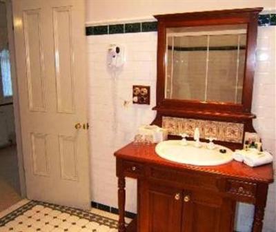 фото отеля Whispering Pines Chalet