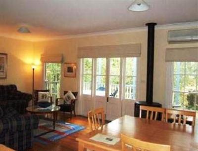 фото отеля Whispering Pines Chalet