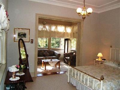 фото отеля Whispering Pines Chalet