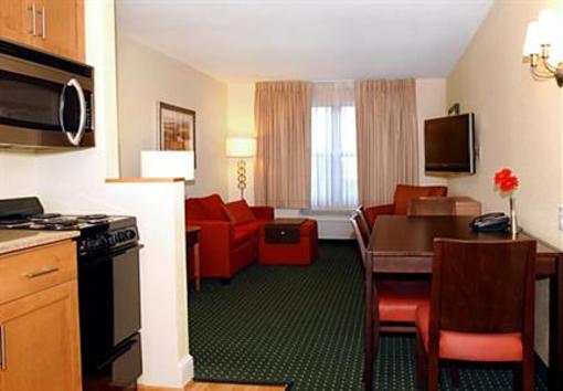 фото отеля TownePlace Suites Overland Park