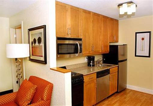 фото отеля TownePlace Suites Overland Park