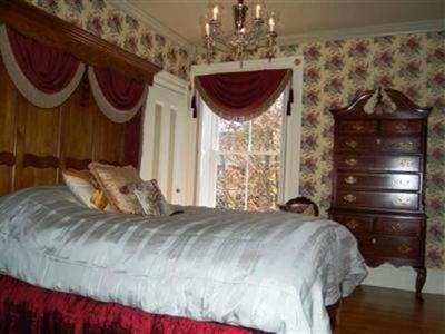 фото отеля The White House Bed and Breakfast Belfast (Maine)