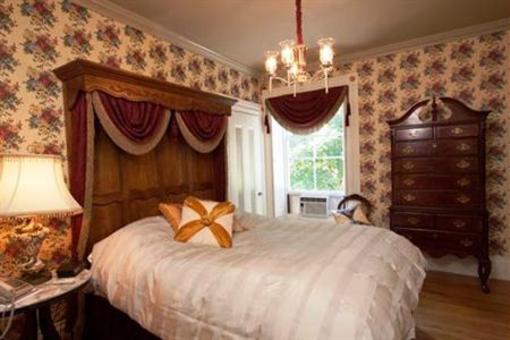 фото отеля The White House Bed and Breakfast Belfast (Maine)