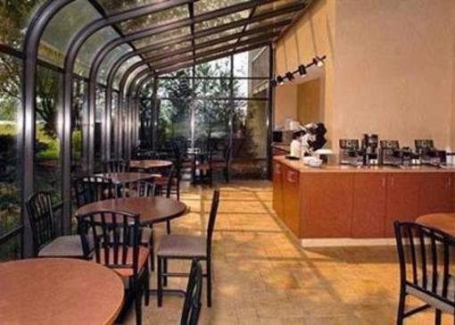 фото отеля Quality Inn & Suites River Suites