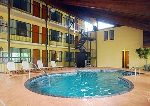 фото отеля Quality Inn & Suites River Suites