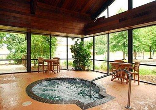 фото отеля Quality Inn & Suites River Suites