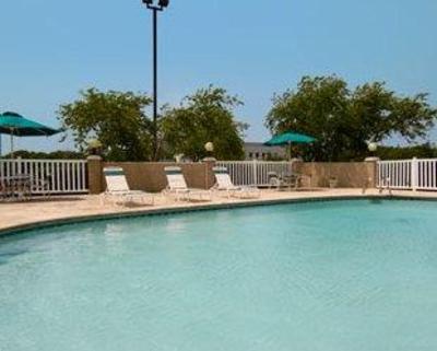 фото отеля Baymont Inn & Suites Tulsa