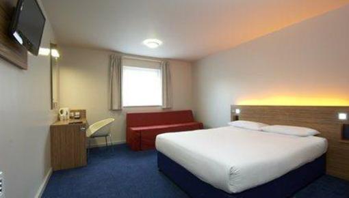 фото отеля Travelodge Bristol Central Mitchell Lane