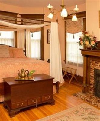 фото отеля Philip W. Smith Bed and Breakfast