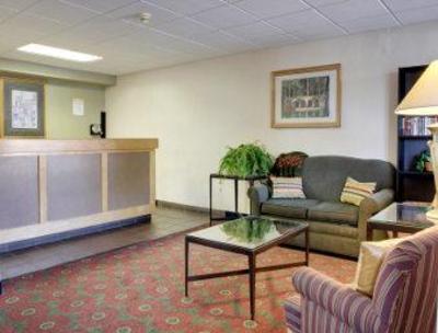 фото отеля Days Inn Cedar Falls-University Plaza