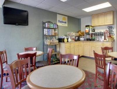 фото отеля Days Inn Cedar Falls-University Plaza