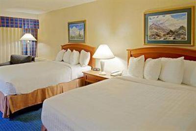 фото отеля Days Inn Cedar Falls-University Plaza
