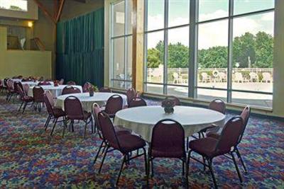 фото отеля Days Inn Cedar Falls-University Plaza