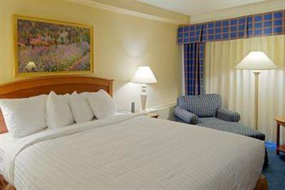 фото отеля Days Inn Cedar Falls-University Plaza