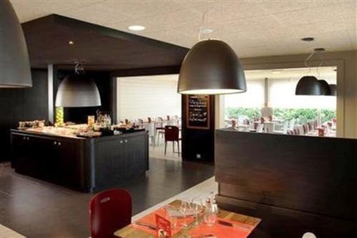 фото отеля Campanile Hotel Saint-Germain-en-Laye
