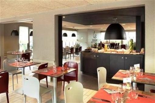 фото отеля Campanile Hotel Saint-Germain-en-Laye