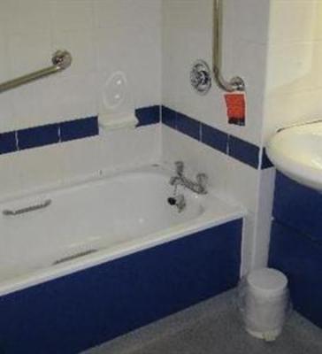 фото отеля Travelodge Cardiff Central