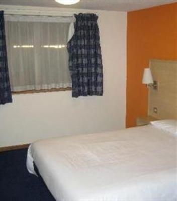 фото отеля Travelodge Cardiff Central