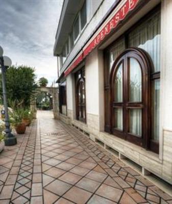 фото отеля Hotel Apeneste