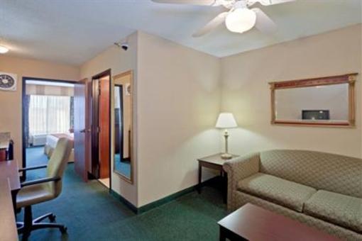 фото отеля Holiday Inn Express Liberal