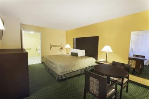 фото отеля Ramada - San Antonio Sea World Area