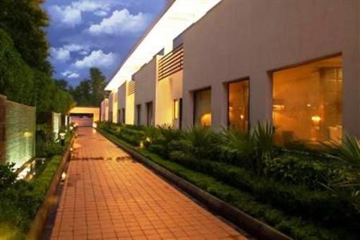 фото отеля Golden Tulip Chattarpur New Delhi