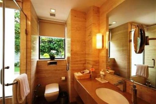 фото отеля Golden Tulip Chattarpur New Delhi