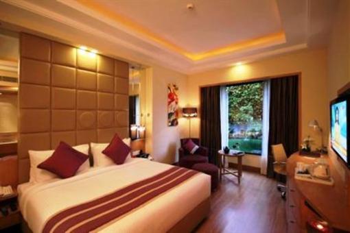 фото отеля Golden Tulip Chattarpur New Delhi