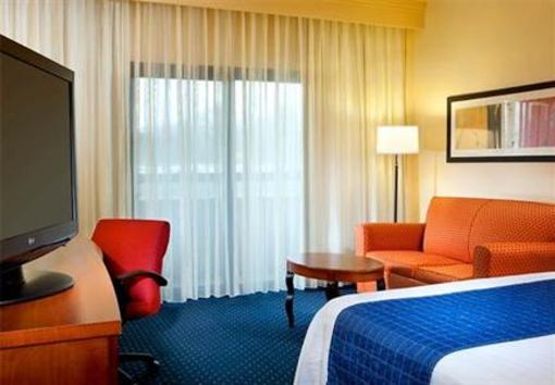 фото отеля Courtyard by Marriott Richmond West
