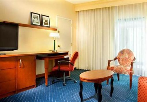 фото отеля Courtyard by Marriott Richmond West