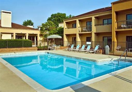 фото отеля Courtyard by Marriott Richmond West