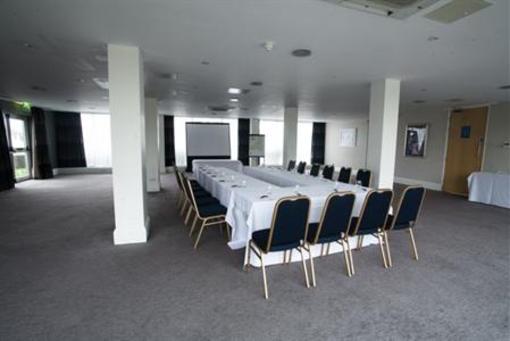 фото отеля Hallmark Croydon Hotel London