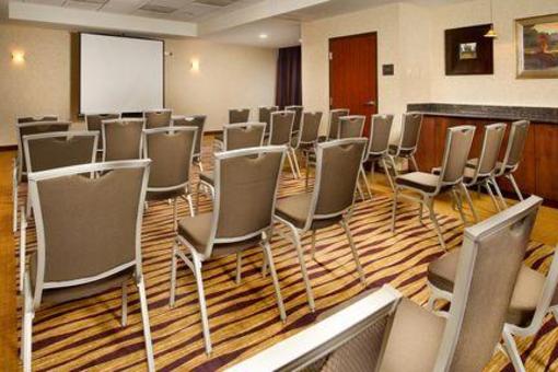 фото отеля Holiday Inn Express Baltimore at the Stadiums