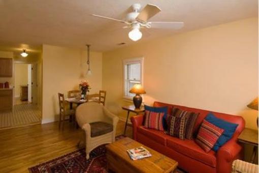 фото отеля Chautauqua Cottages