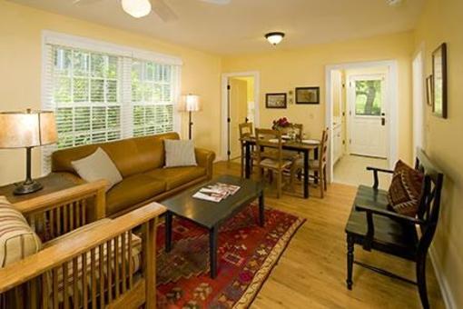 фото отеля Chautauqua Cottages