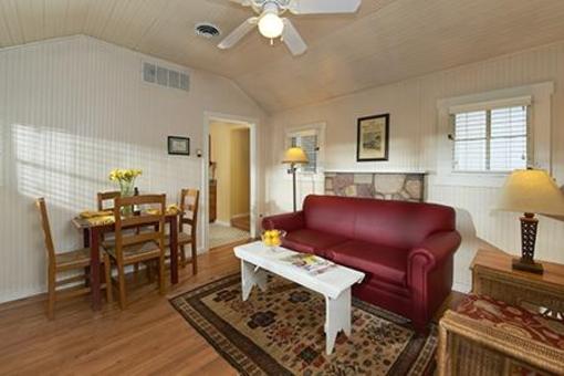 фото отеля Chautauqua Cottages