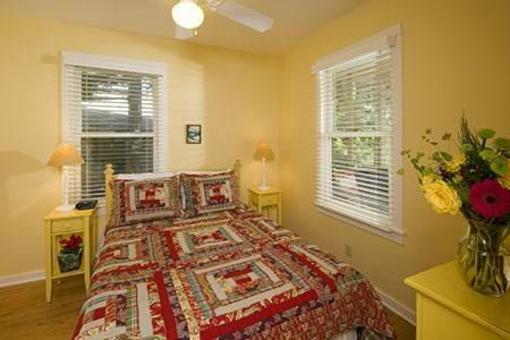 фото отеля Chautauqua Cottages