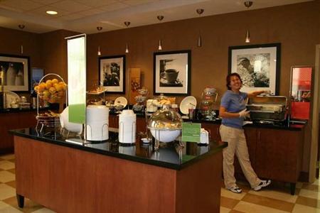 фото отеля Hampton Inn Charlotte - Belmont at Montcross