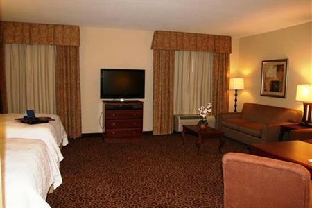 фото отеля Hampton Inn Charlotte - Belmont at Montcross