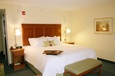 фото отеля Hampton Inn Charlotte - Belmont at Montcross