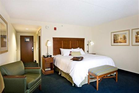 фото отеля Hampton Inn Charlotte - Belmont at Montcross