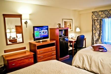 фото отеля Hampton Inn Charlotte - Belmont at Montcross