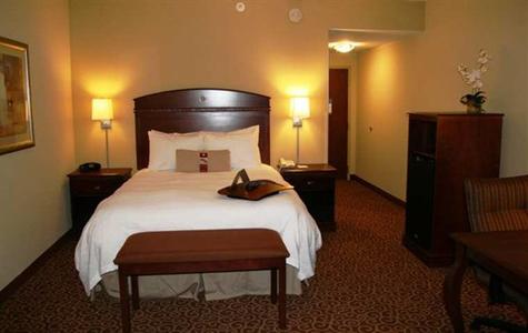 фото отеля Hampton Inn Charlotte - Belmont at Montcross