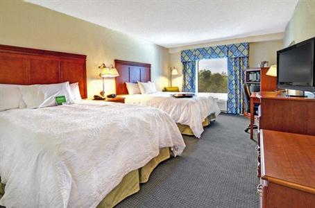 фото отеля Hampton Inn Charlotte - Belmont at Montcross