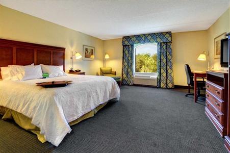 фото отеля Hampton Inn Charlotte - Belmont at Montcross