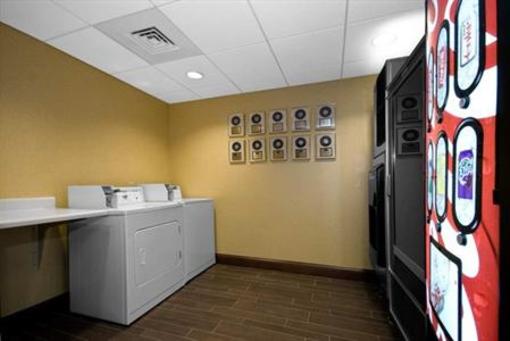 фото отеля Hampton Inn Winston-Salem - I-40 / Hanes Mall