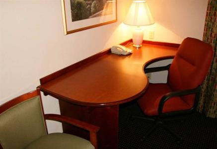 фото отеля Hampton Inn I-40 E (Tinker Air Force Base)