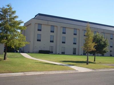 фото отеля Hampton Inn I-40 E (Tinker Air Force Base)
