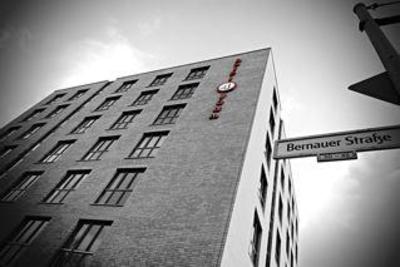 фото отеля Hotel 4 Youth Am Mauerpark Berlin