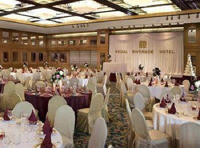 фото отеля Regal Riverside Hotel